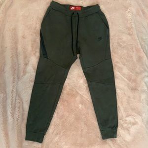 Nike tech joggers - Olive green